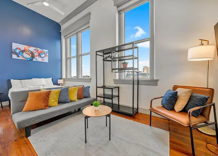 Bright And Modern Studio In Louisville # 405