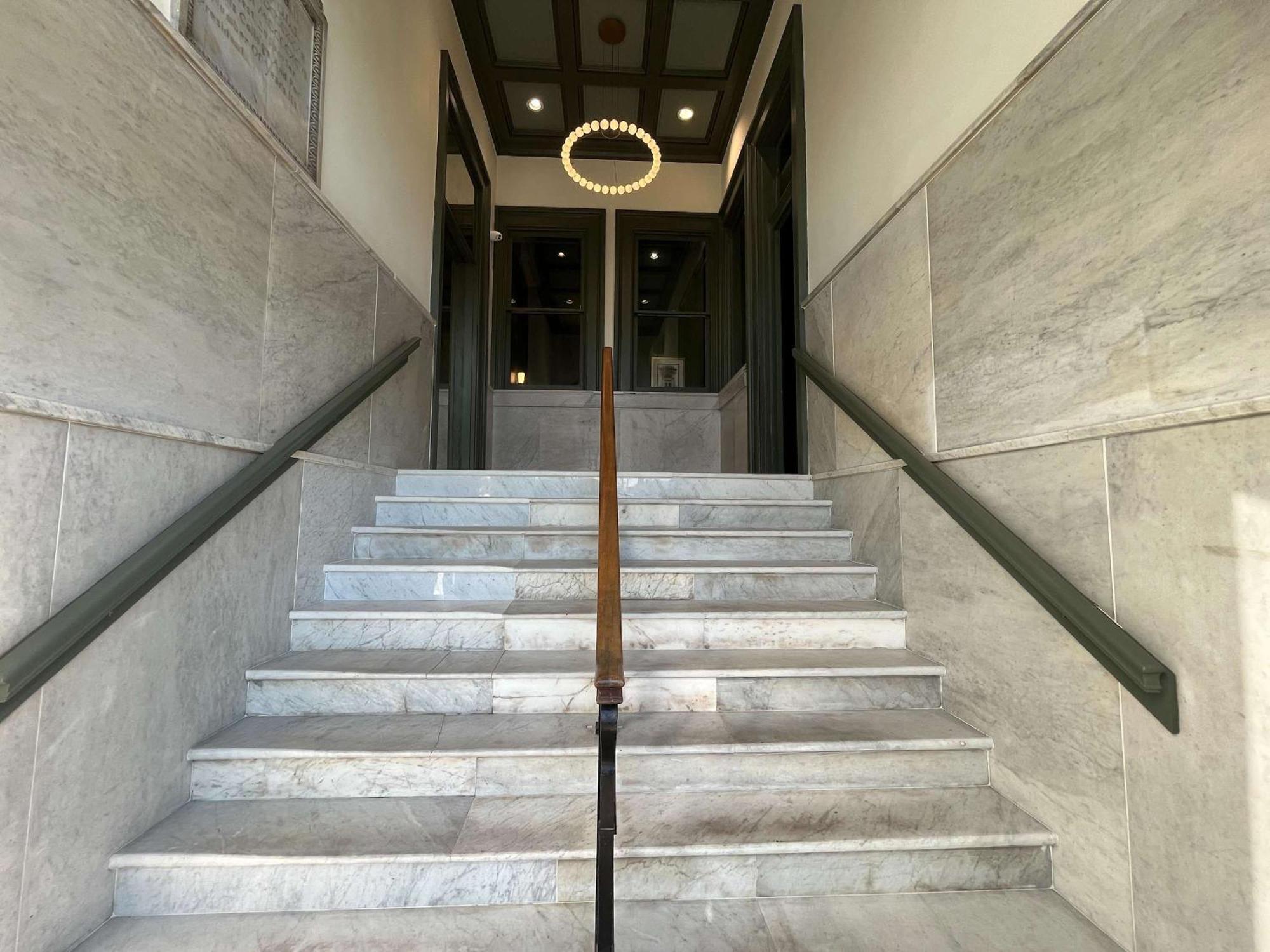 Bright And Modern In # 405 Louisville