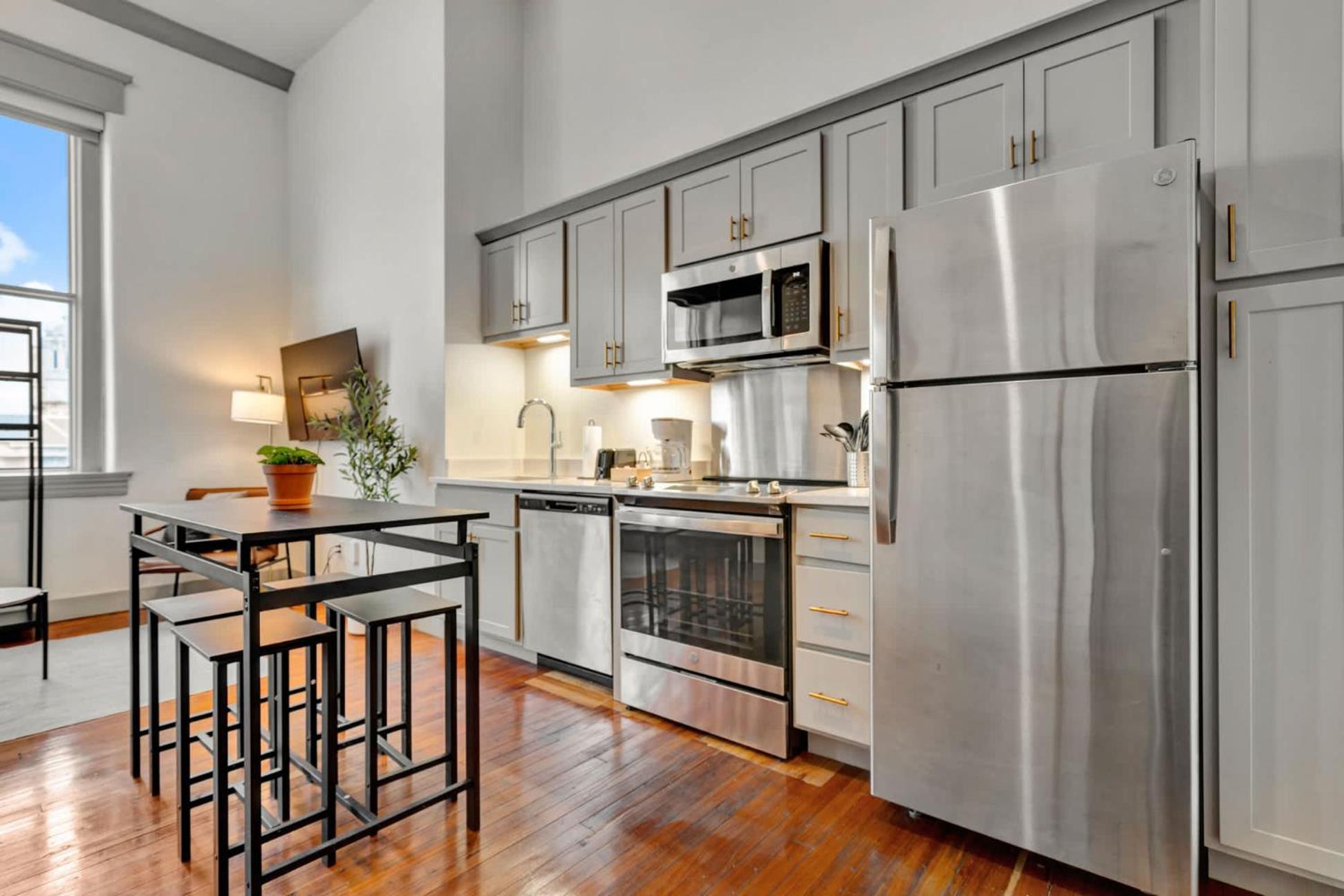 Apartment Bright And Modern In # 405 *