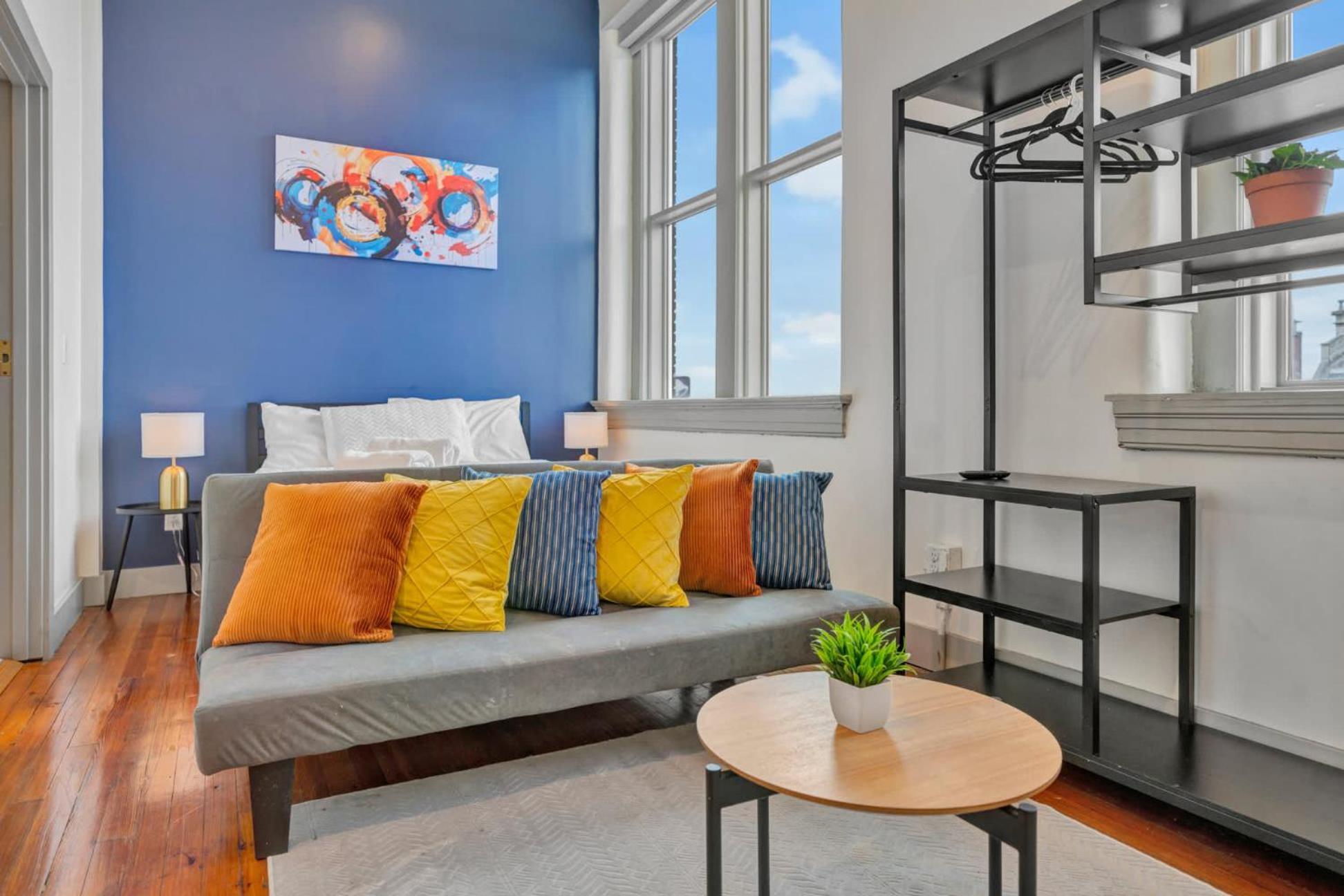 Bright And Modern In # 405 *