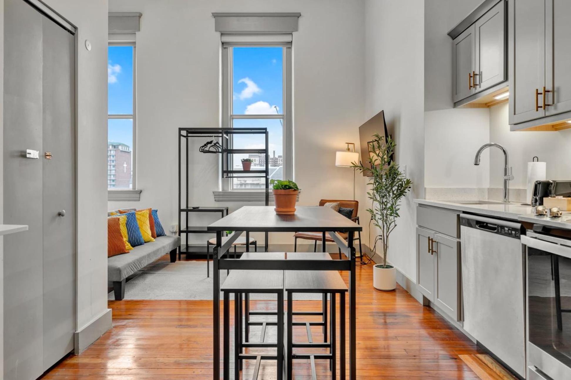 Apartment Bright And Modern In # 405